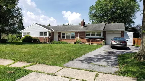 171 Thomas Pl, Sinking Spring, PA 19608 photo 2