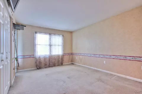 204 Memorial Dr, Bath, PA 18014 photo 9