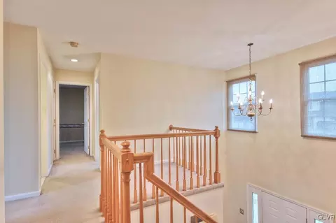 204 Memorial Dr, Bath, PA 18014 photo 8