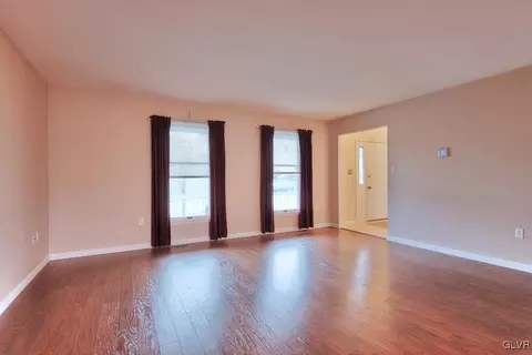 204 Memorial Dr, Bath, PA 18014 photo 5