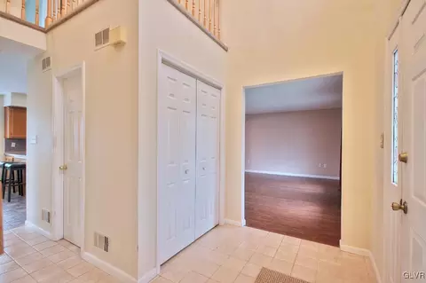 204 Memorial Dr, Bath, PA 18014 photo 3