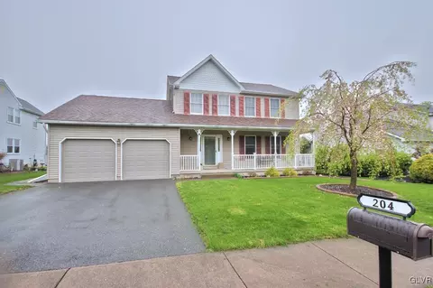 204 Memorial Dr, Bath, PA 18014 photo 1