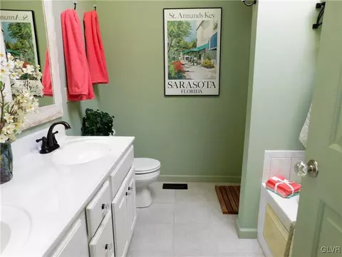 2829 Hillcrest Dr, Coplay, PA 18037 photo 23