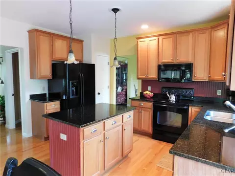 2829 Hillcrest Dr, Coplay, PA 18037 photo 5