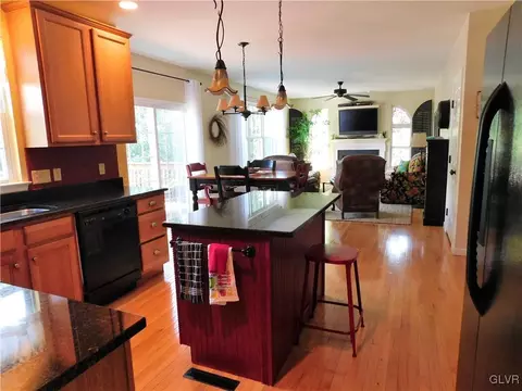 2829 Hillcrest Dr, Coplay, PA 18037 photo 7