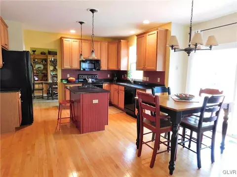 2829 Hillcrest Dr, Coplay, PA 18037 photo 8