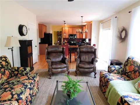 2829 Hillcrest Dr, Coplay, PA 18037 photo 11