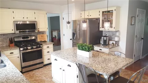 7196 Stack Rd, Macungie, PA 18062 photo 3
