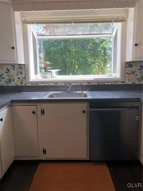 640 E Macada Rd, Bethlehem, PA 18017 photo 13