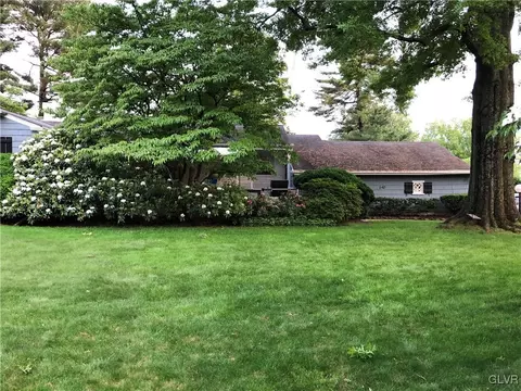 640 E Macada Rd, Bethlehem, PA 18017 photo 2