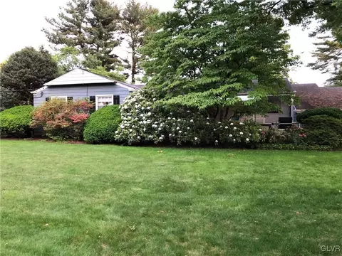 640 E Macada Rd, Bethlehem, PA 18017 photo 3