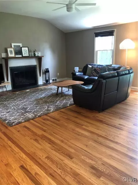 640 E Macada Rd, Bethlehem, PA 18017 photo 6