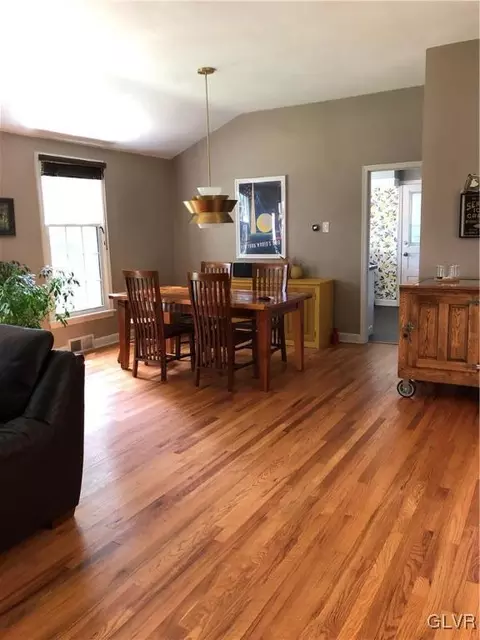 640 E Macada Rd, Bethlehem, PA 18017 photo 4