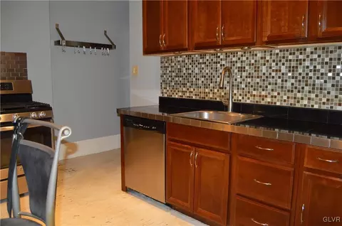 1034 Seneca St, Fountain Hill, PA 18015 photo 10