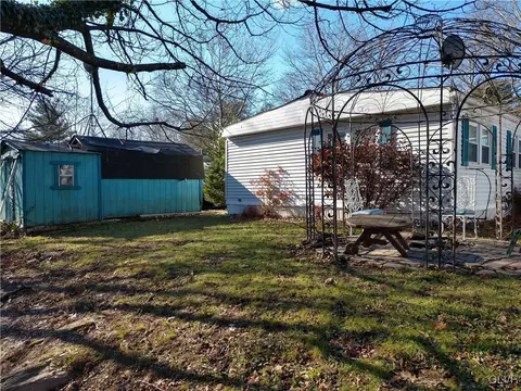 13 Brookside Dr, Bath, PA 18014 photo 5