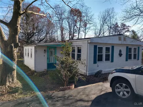 13 Brookside Dr, Bath, PA 18014 photo 2