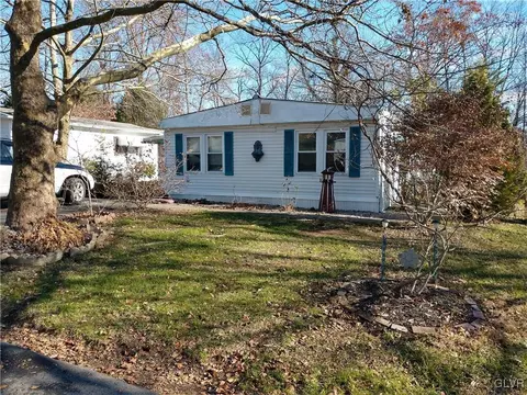 13 Brookside Dr, Bath, PA 18014 photo 1