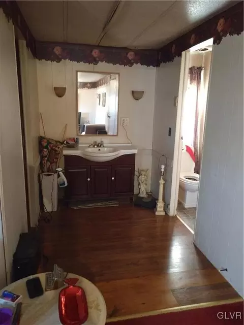 13 Brookside Dr, Bath, PA 18014 photo 6