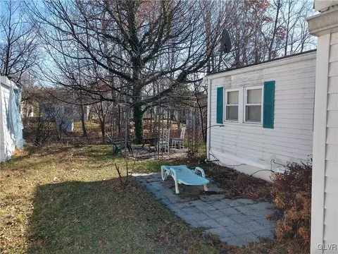 13 Brookside Dr, Bath, PA 18014 photo 3