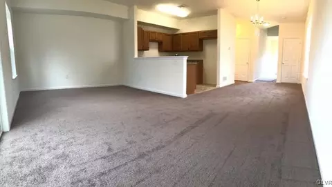 1545 Crest Park Ct, Bethlehem, PA 18015 photo 5