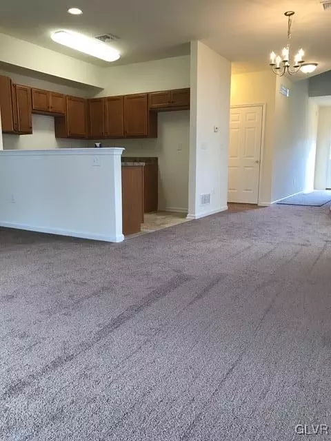1545 Crest Park Ct, Bethlehem, PA 18015 photo 6
