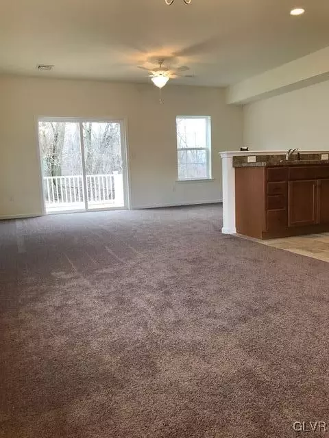 1545 Crest Park Ct, Bethlehem, PA 18015 photo 4