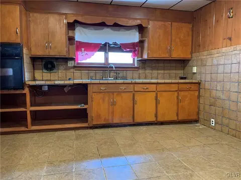 941 E 6th St, Bethlehem, PA 18015 photo 9