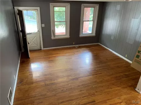 941 E 6th St, Bethlehem, PA 18015 photo 2