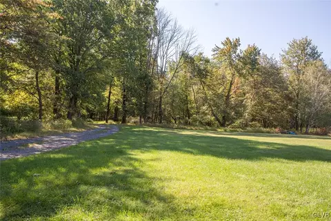 2245 E Scenic Dr, Bath, PA 18014 photo 14