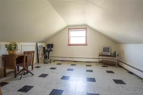 2245 E Scenic Dr, Bath, PA 18014 photo 10