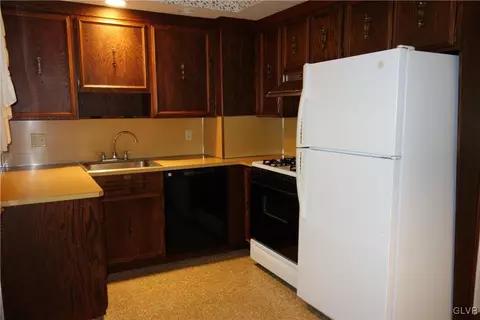 832 Maple Rd, Hellertown, PA 18055 photo 7