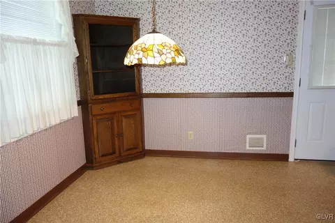832 Maple Rd, Hellertown, PA 18055 photo 6