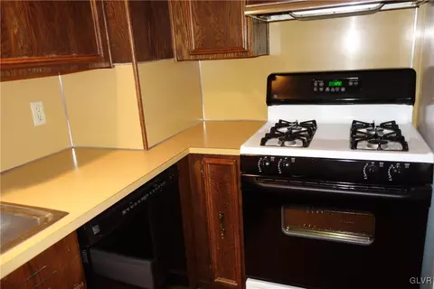 832 Maple Rd, Hellertown, PA 18055 photo 8