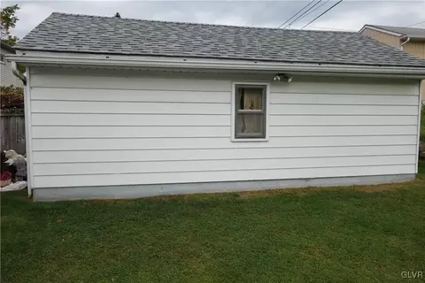 832 Maple Rd, Hellertown, PA 18055 photo 2