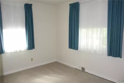 832 Maple Rd, Hellertown, PA 18055 photo 9