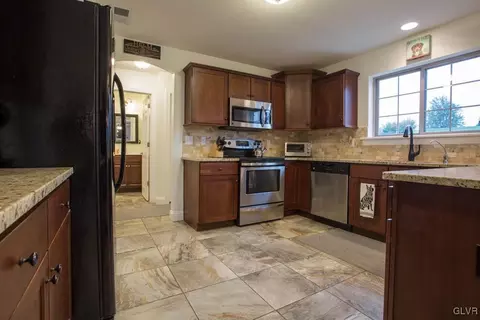 220 E Dell Rd, Bath, PA 18014 photo 9