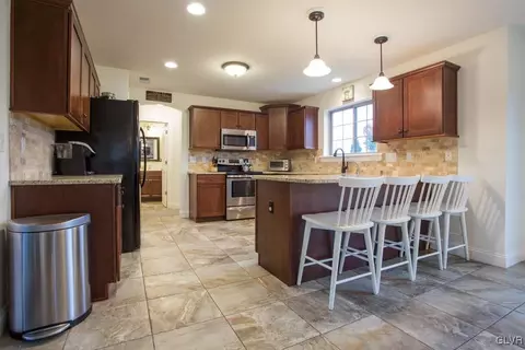 220 E Dell Rd, Bath, PA 18014 photo 8
