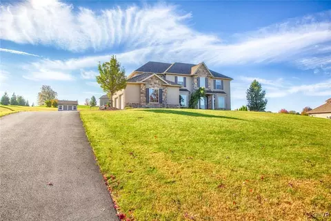 220 E Dell Rd, Bath, PA 18014 photo 2