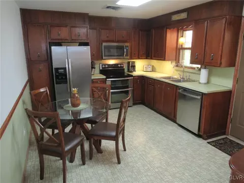 148 S 7th St, Coplay, PA 18037 photo 4