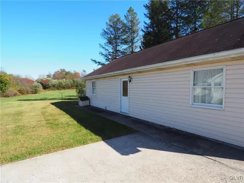 1009 Spring Rd, Andreas, PA 18211 photo 3
