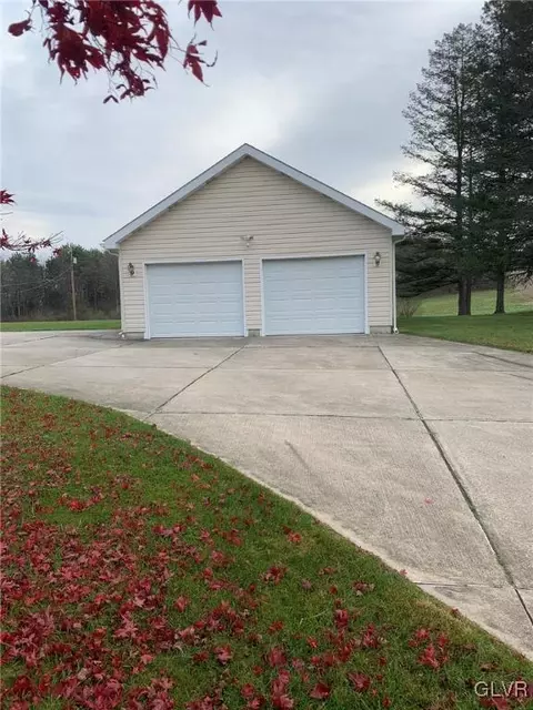 1009 Spring Rd, Andreas, PA 18211 photo 2