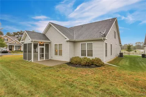 1079 Declaration Dr, Bethlehem, PA 18017 photo 38