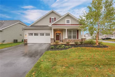 1079 Declaration Dr, Bethlehem, PA 18017 photo 1
