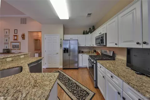 1852 Gregory Pl, Hellertown, PA 18055 photo 8