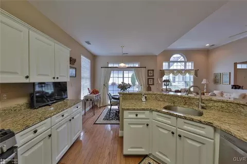 1852 Gregory Pl, Hellertown, PA 18055 photo 9