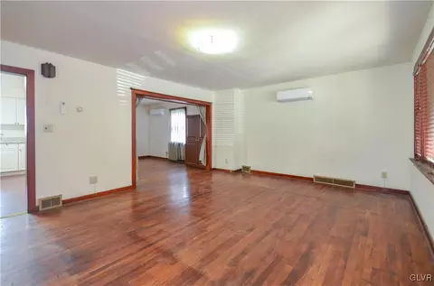1233 E 4th St, Bethlehem, PA 18015 photo 4