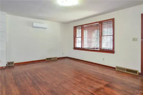 1233 E 4th St, Bethlehem, PA 18015 photo 5