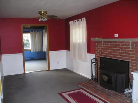 923 Evergreen St, Emmaus, PA 18049 photo 4