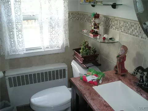 923 Evergreen St, Emmaus, PA 18049 photo 32