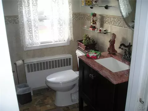 923 Evergreen St, Emmaus, PA 18049 photo 31